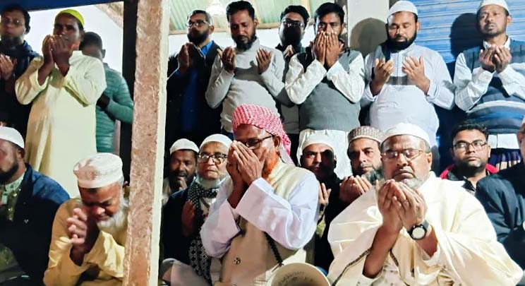 সিংড়ায় খালেদা জিয়ার সুস্থতা কামনায় দোয়া 