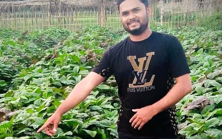 প্রবাস ছেড়ে মাটির টানে কৃষিতে সাফল্যের যাত্রায়-রাসেল