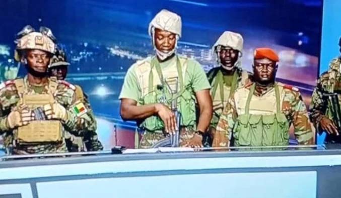 বেনিনে সেনা অভ্যুত্থানের ঘোষণা; প্রেসিডেন্টকে ক্ষমতাচ্যুতের দাবি