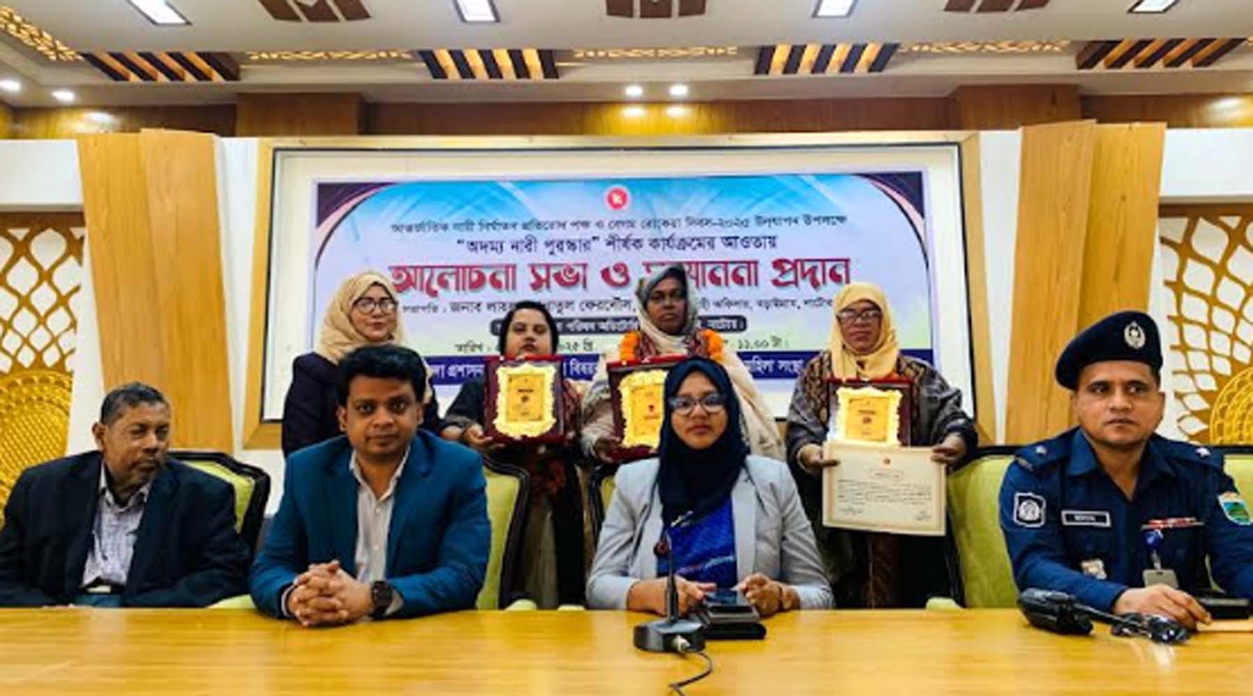 জেলায় ‘অদম্য নারী পুরস্কার’ পেলেন বড়াইগ্রামের দুই সফল নারী