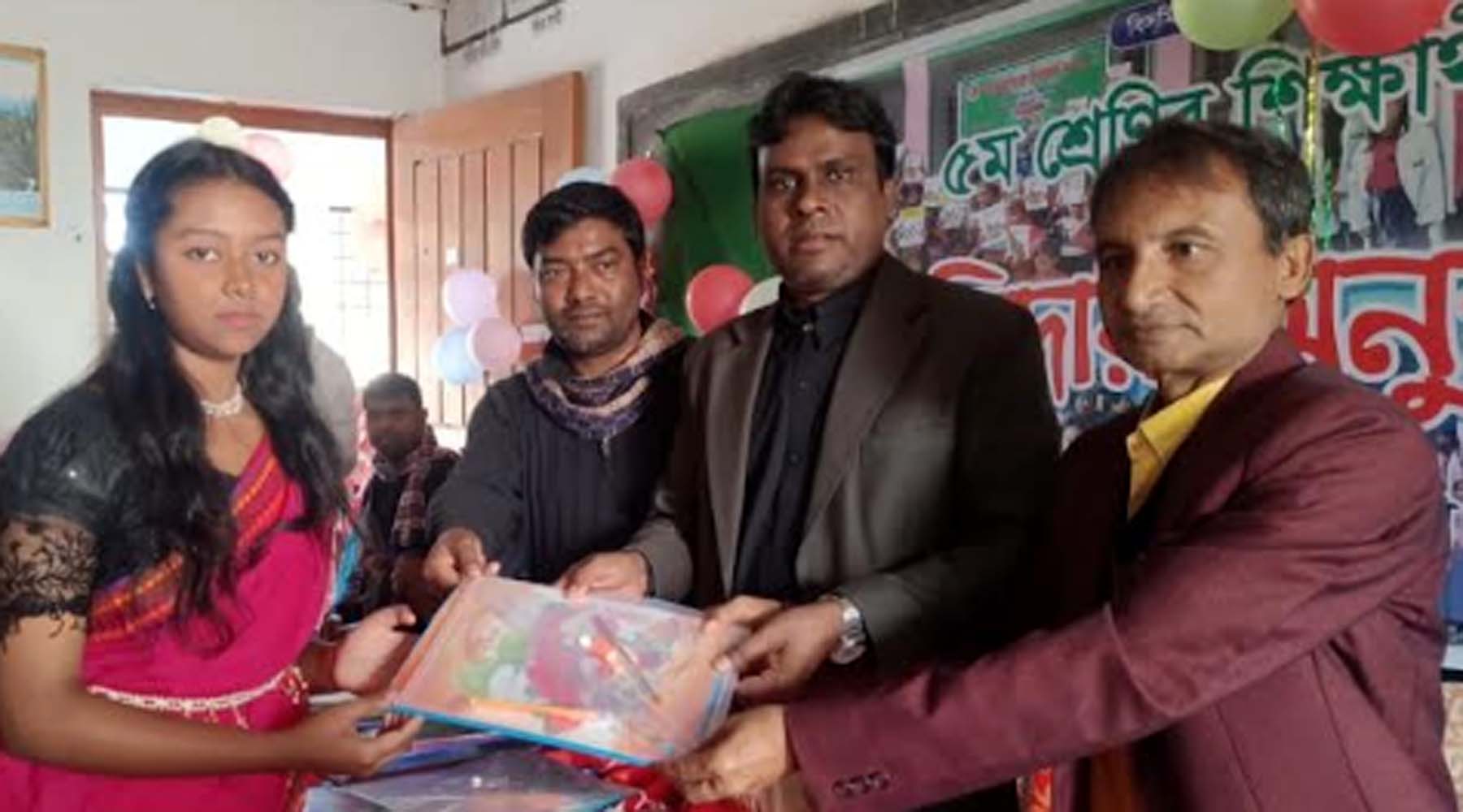 সাঁথিয়ায় ৫ম শ্রেণির শিক্ষার্থীদের বিদায় অনুষ্ঠিত 