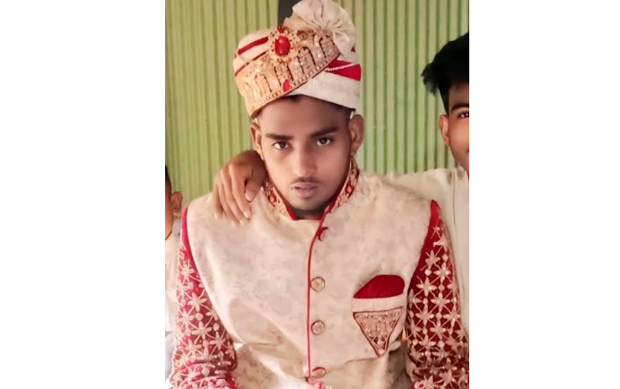 নোয়াখালীতে গাছ থেকে পড়ে যুবকের মৃত্যু