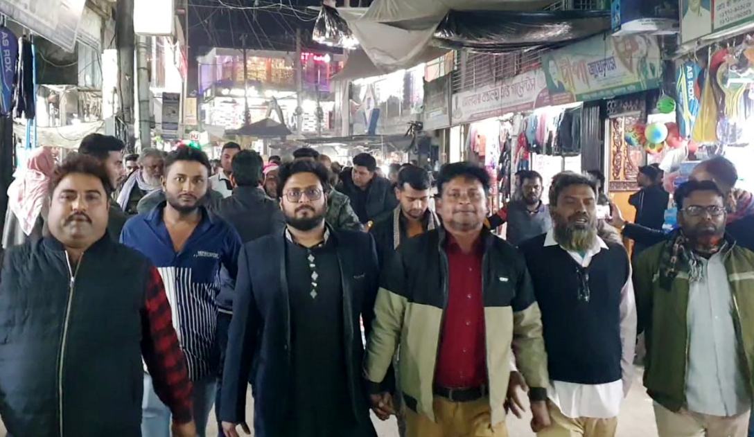 হাদির ওপর সন্ত্রাসী হামলার প্রতিবাদে গুরুদাসপুরে বিক্ষোভ মিছিল