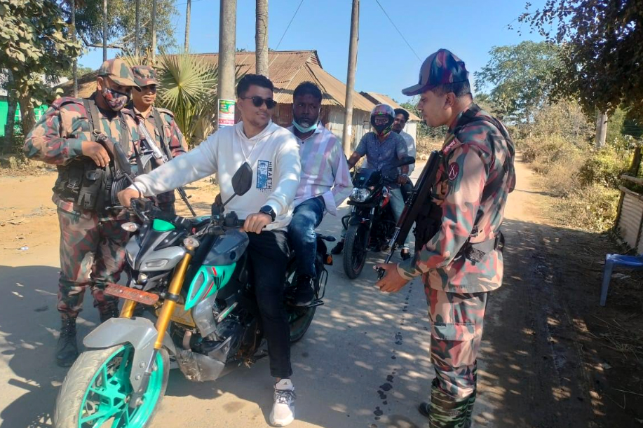 অপরাধীদের গ্রেপ্তারে সীমান্তবর্তী এলাকায় বিজিবির জোরদার নজরদারি