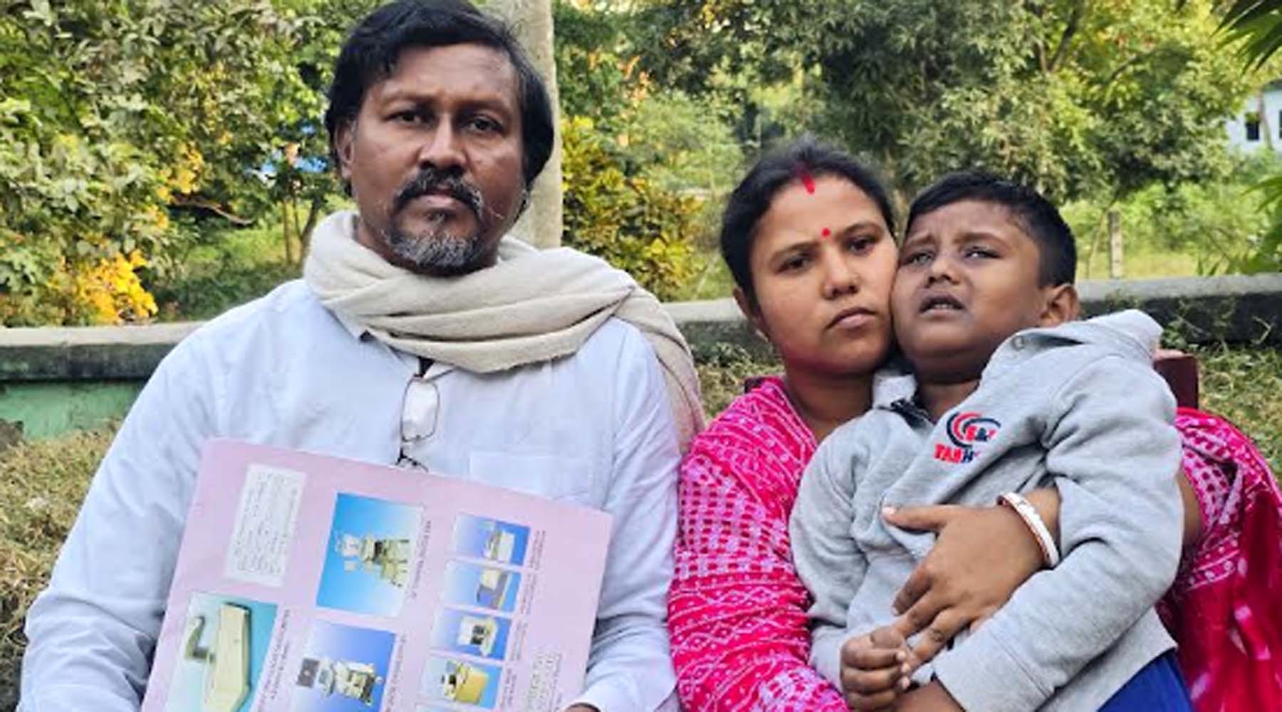 অভিজিতের চোখের দৃষ্টি ফেরাতে প্রয়োজন ১০ লক্ষ টাকা 