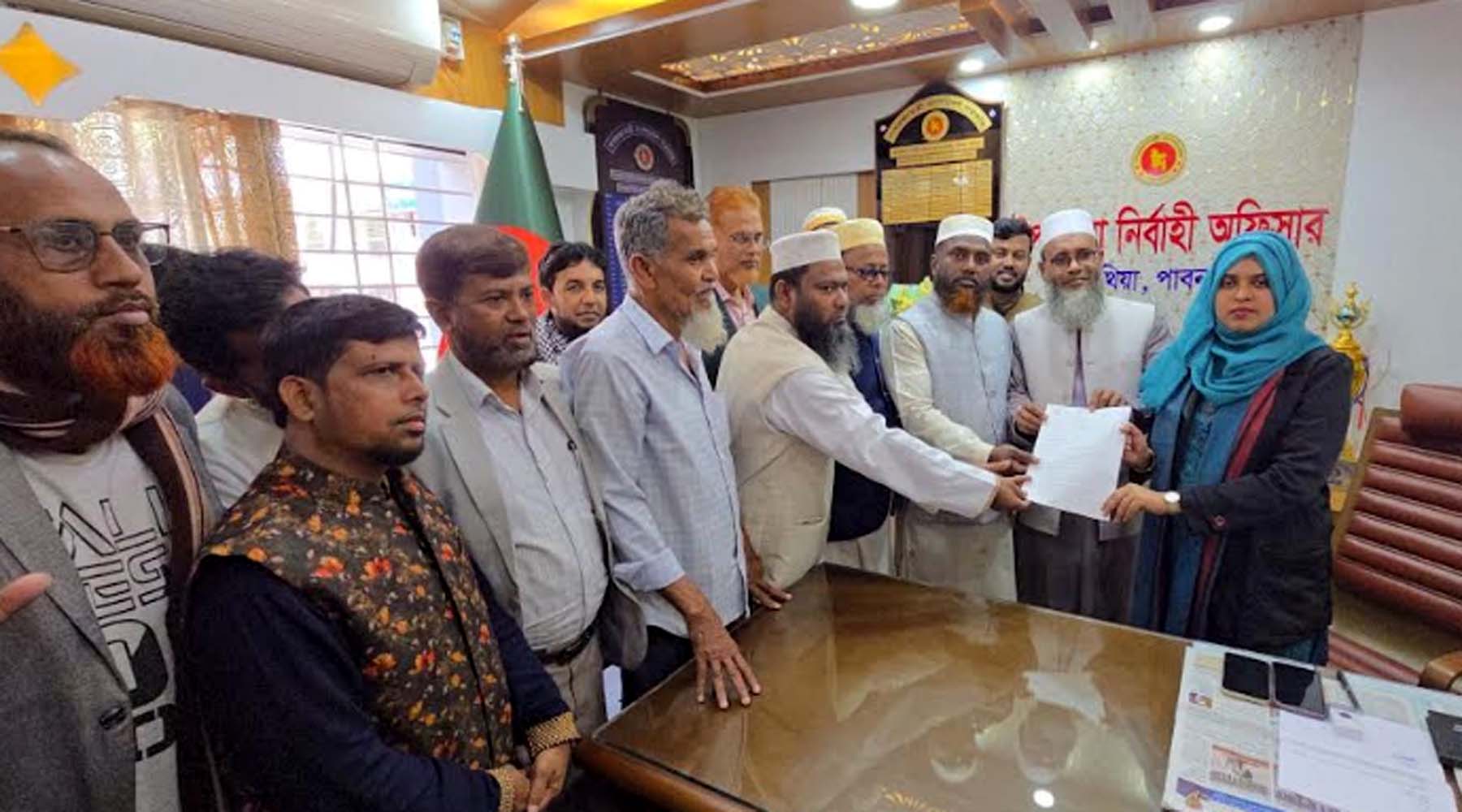 পাবনা ১ আসনে মনোনয়নপত্র উত্তোলন  করলেন নিজামীপুত্র ব্যারিস্টার মোমেন