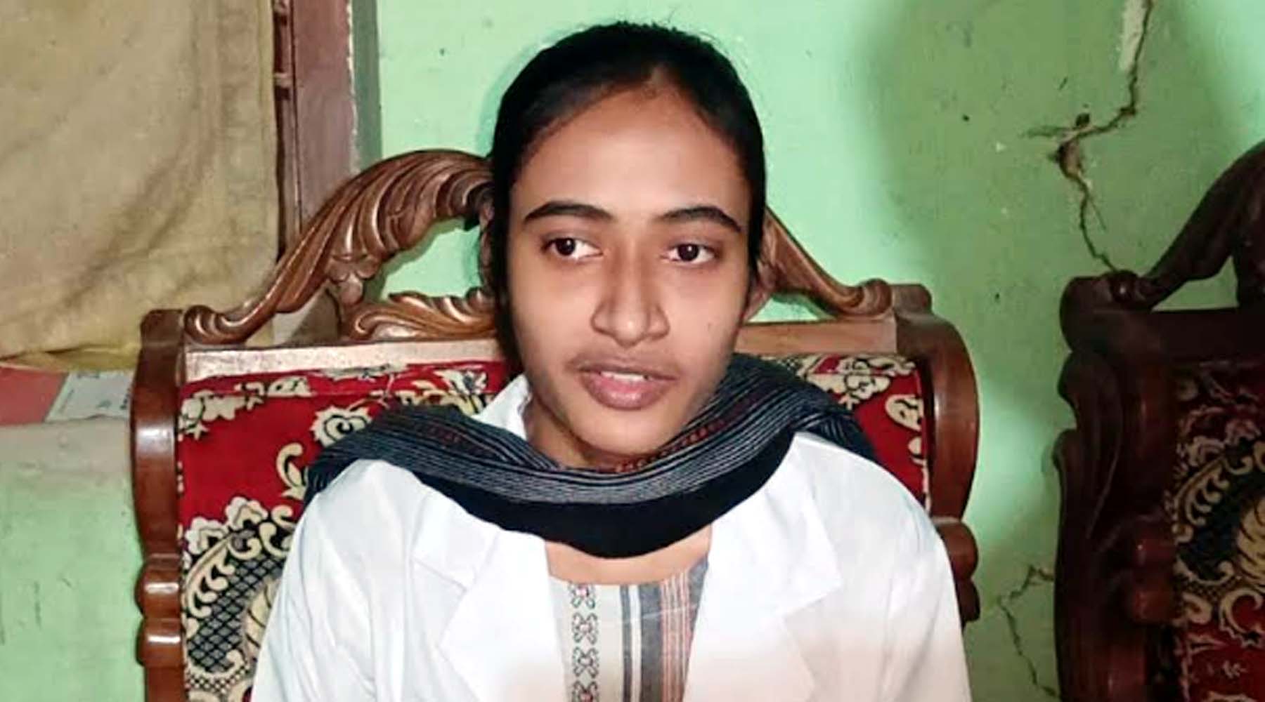 মেডিকেলে চান্স পেলেন বাবা'মা হারা এতিম মেয়ে অনামিকা