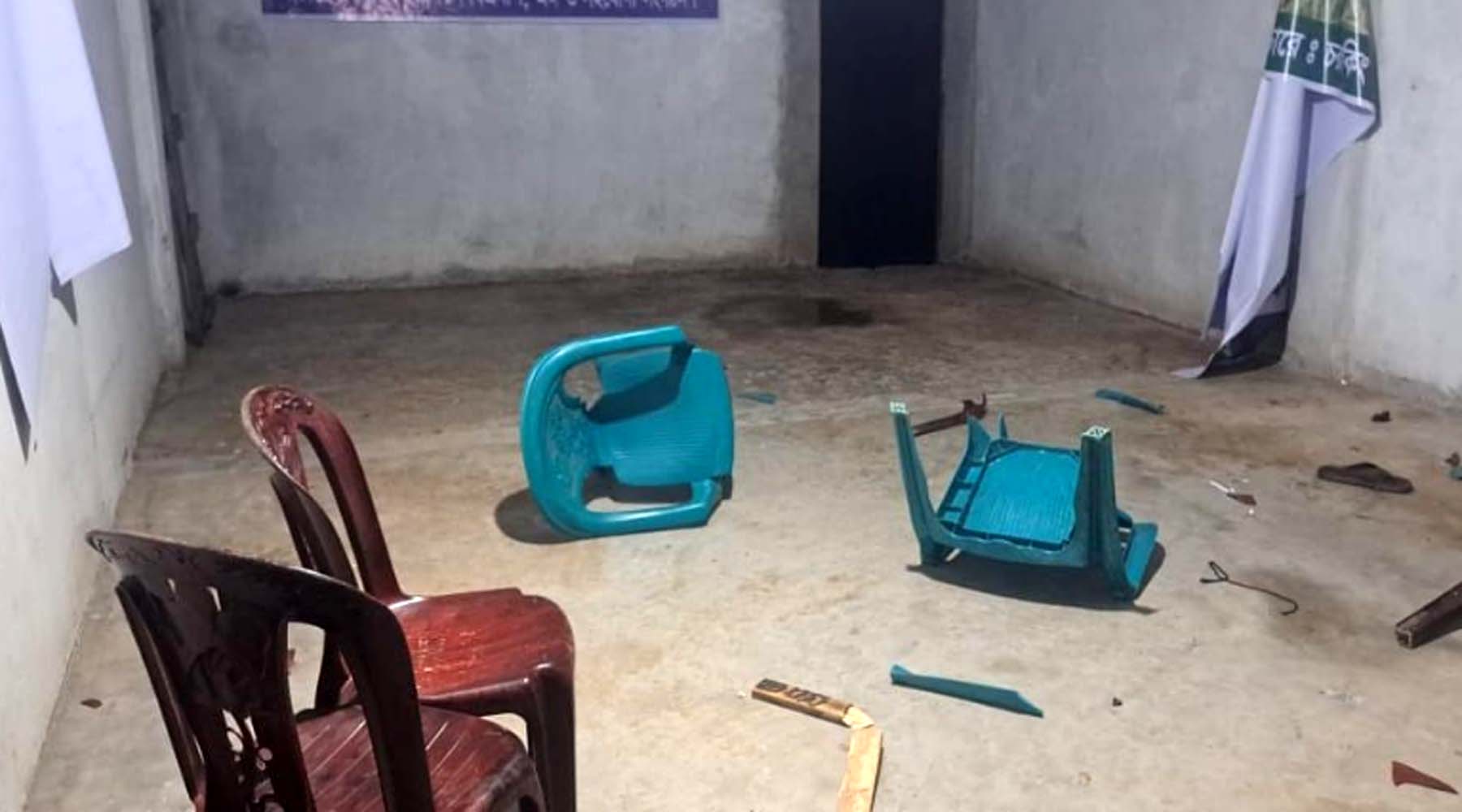 নোয়াখালীতে বিএনপির কার্যালয়ে আ.লীগের হামলা, আহত ৪