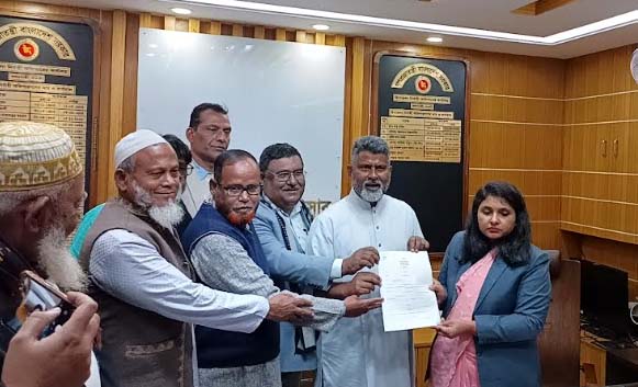 নওগাঁ-৩ আসনে বিএনপি মনোনীত প্রার্থী ফজলে হুদা বাবুলের মনোনয়নপত্র সংগ্রহ