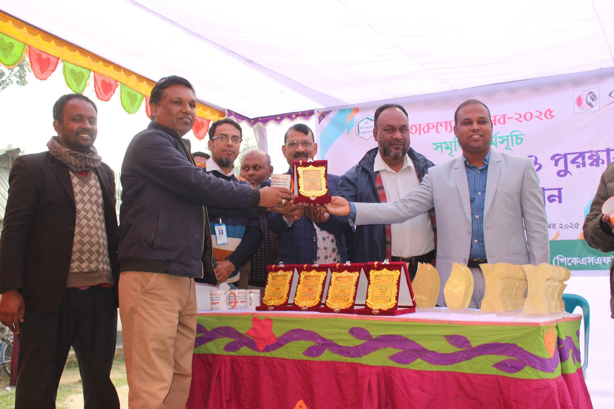 সমৃদ্ধির সংবাদ প্রকাশে অবদানের জন্য সম্মাননা পেলেন সাংবাদিক ভবতোষ রায় মনা