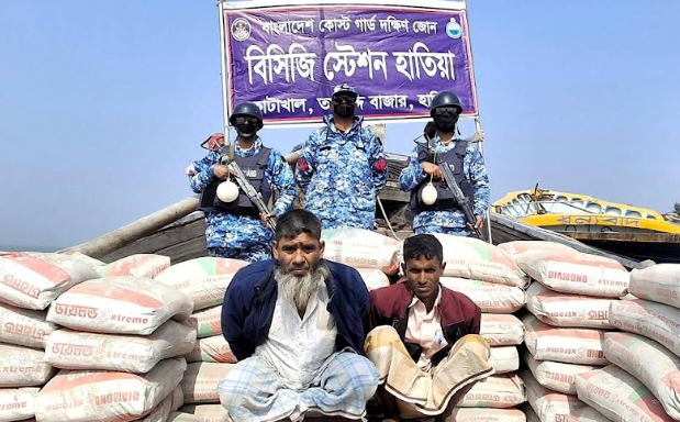 মায়ানমারে পাচারকালে বিপুল পরিমাণ সিমেন্টসহ ২ জন পাচারকারীকে আটক করেছে কোস্ট গার্ড