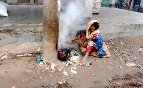 চিলমারীতে তীব্র শীতে বিপর্যস্ত হয়ে পড়েছে জনজীবন