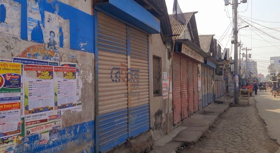 শোকাহত গুরুদাসপুর: বন্ধ দোকানপাট 