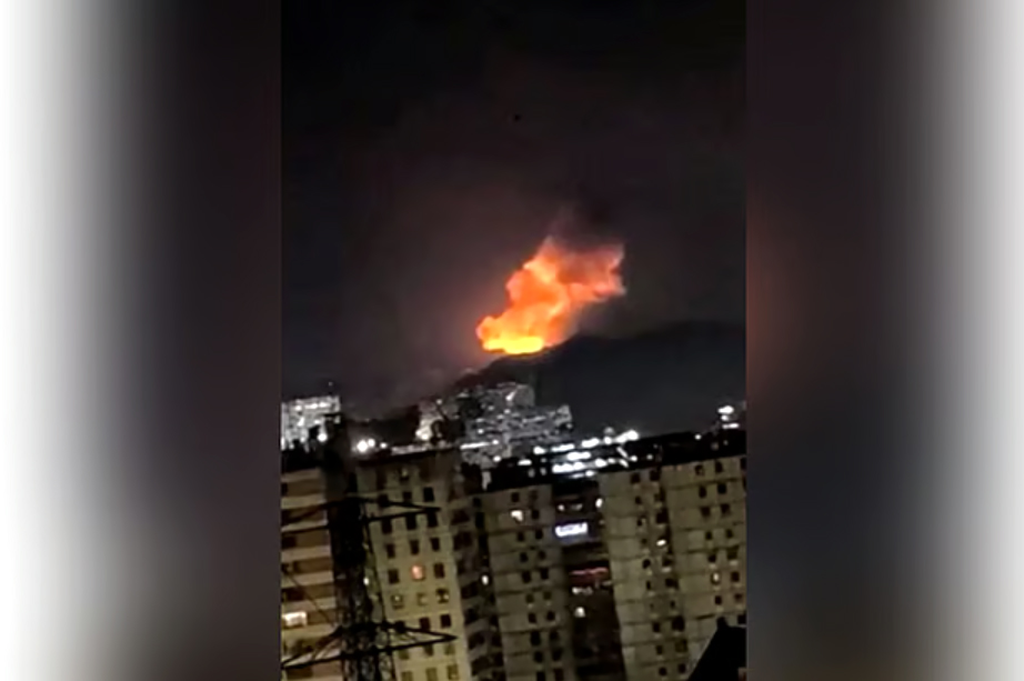 যুক্তরাষ্ট্রের সরাসরি সামরিক অভিযান: রণক্ষেত্র ভেনেজুয়েলা, কারাকাসে মুহুর্মুহু বিস্ফোরণ