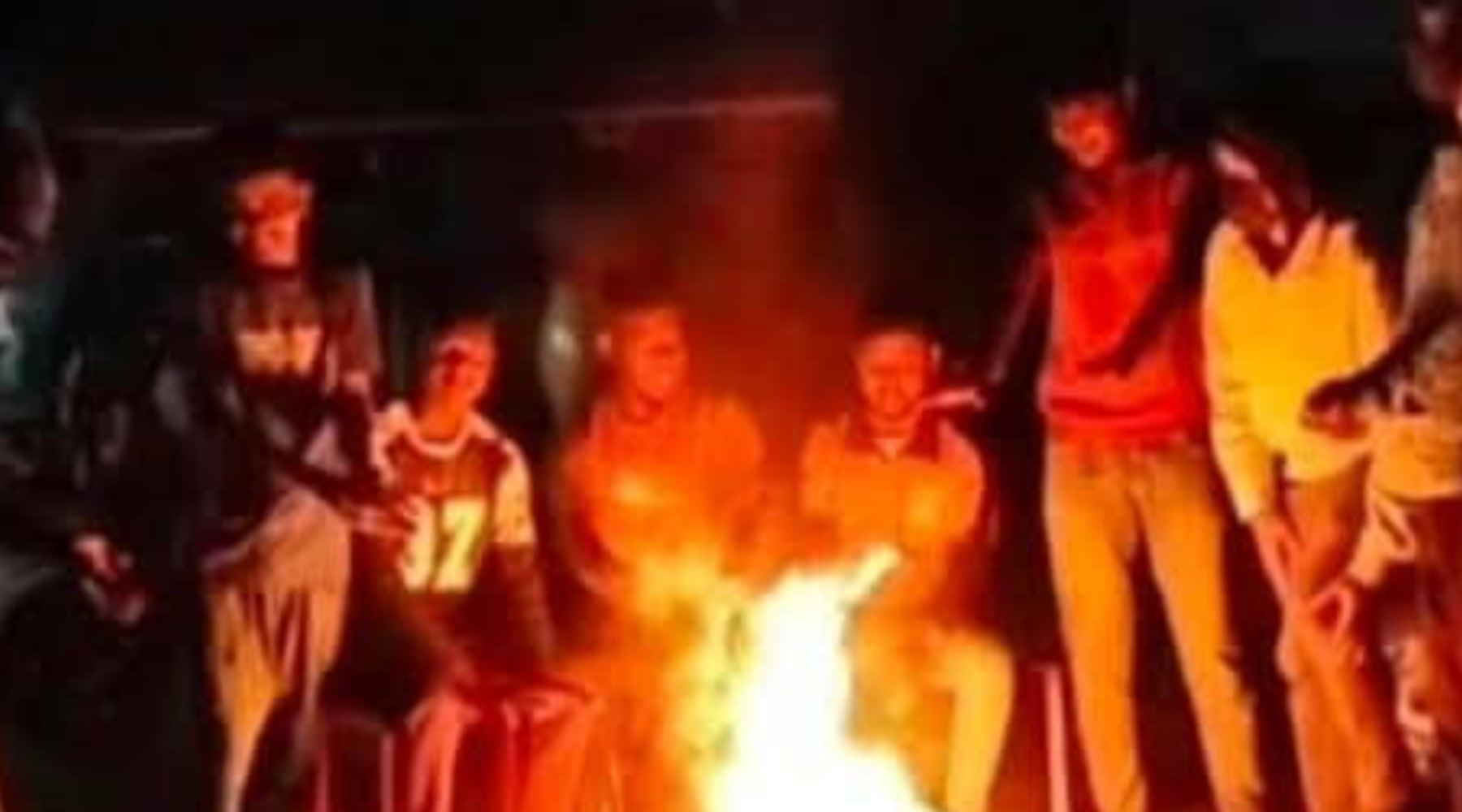 নাসির নগরে হাড়কাঁপানো শীত, খরখুটো জ্বালিয়ে শীত নিবারণের চেষ্টা