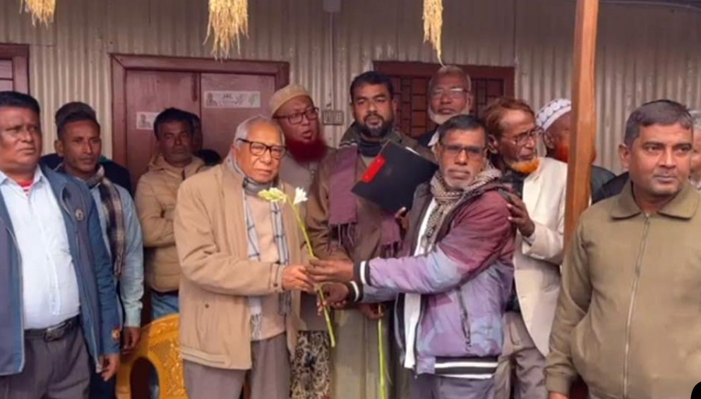 উল্লাপাড়ায় আওয়ামী লীগের ২ শতাধিক নেতা-কর্মীর বিএনপিতে যোগদান