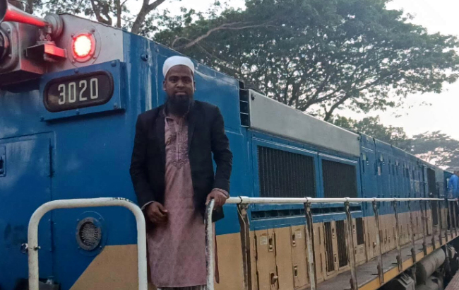 দীর্ঘ প্রতীক্ষার পর আন্তঃনগর পারাবতে ৩হাজার সিরিজের ইঞ্জিন যুক্ত