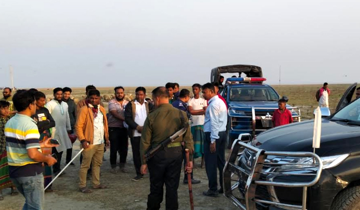 হাতিয়ায় চর দখলের চেষ্টা; প্রশাসন দেখে দৌড়ে পালালেন সবাই; আটক ২ 