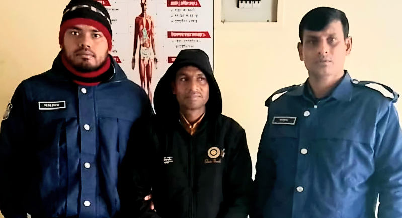 হাকিমপুরে র‍্যাব ও পুলিশের যৌথ অভিযানে নারী ও শিশু নির্যাতন মামলার আসামি আটক