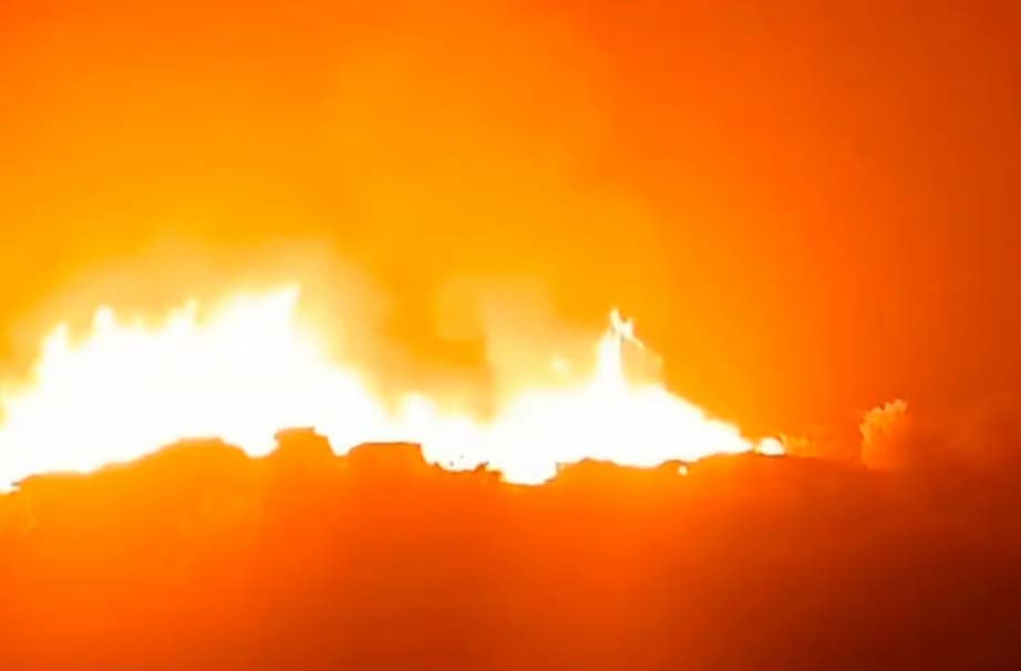 মাতারবাড়ী তাপবিদ্যুৎকেন্দ্রের স্ক্র্যাপ ইয়ার্ডে ভয়াবহ আগুন: নিয়ন্ত্রণে লড়ছে ফায়ার সার্ভিস