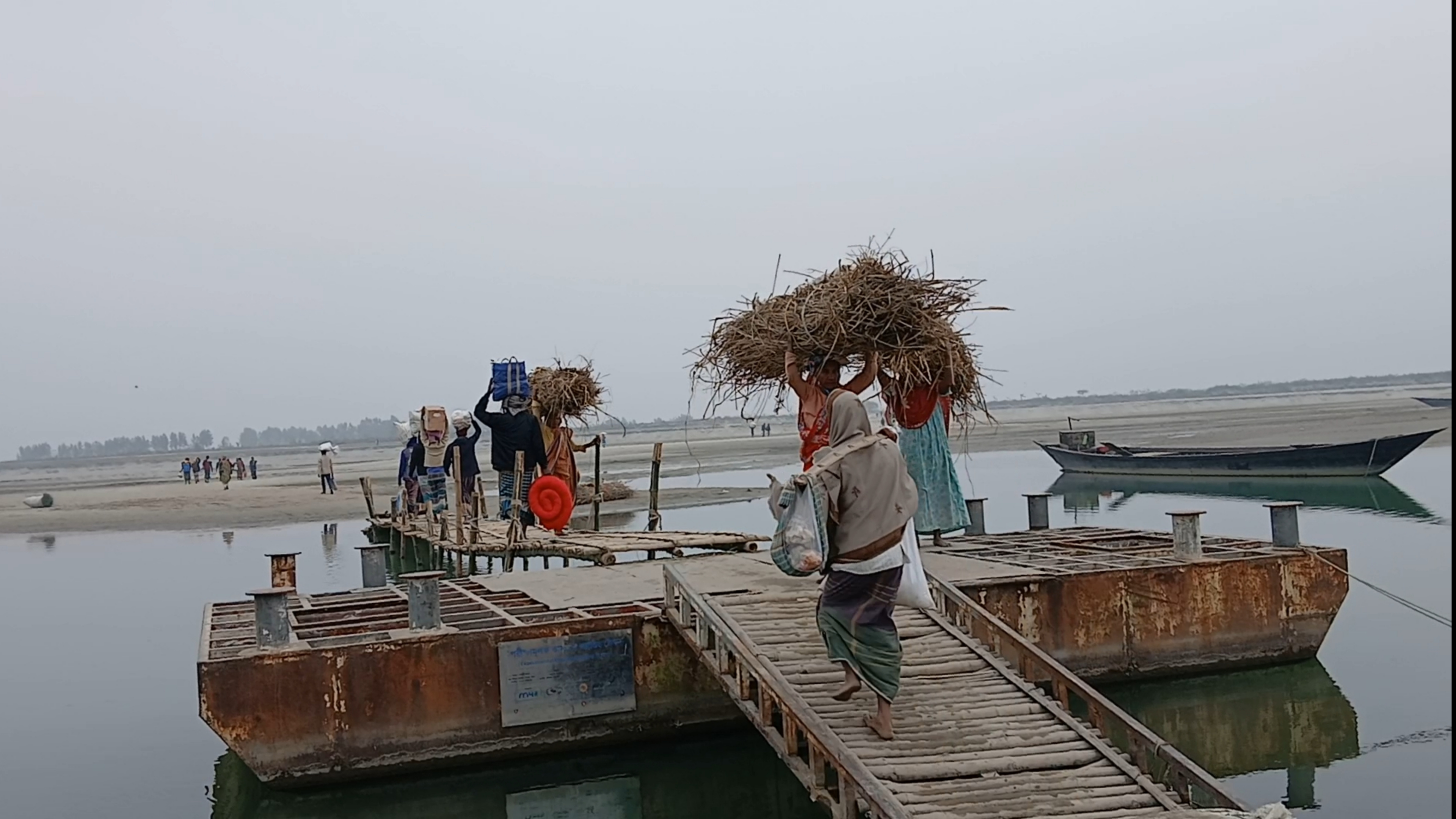ব্রহ্মপুত্র নদের নাব্যতা সংকটে ভেঙে পড়ছে যোগাযোগ, বিপর্যস্ত চরাঞ্চলের জীবন  