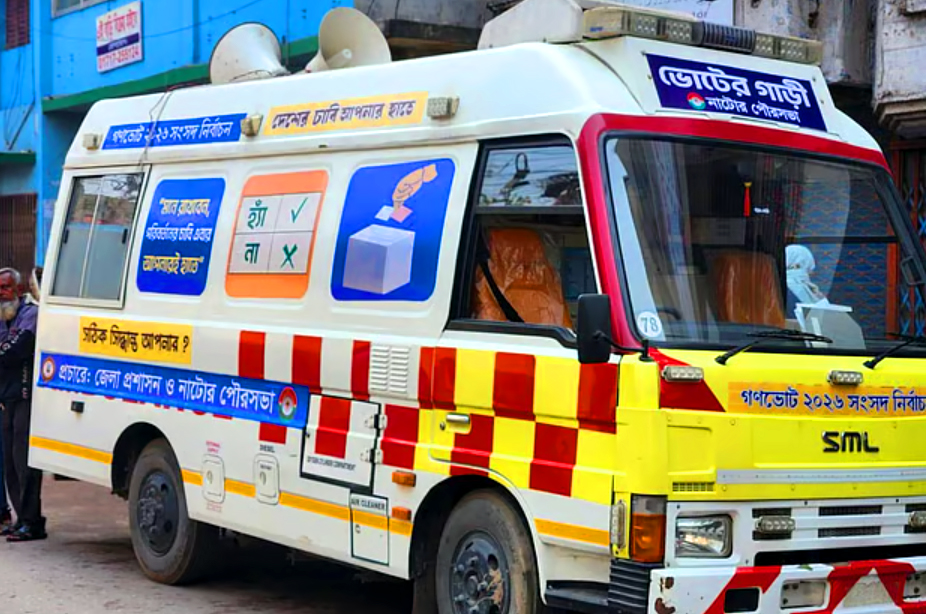 নাটোরে আইসিইউ অ্যাম্বুলেন্সকে  ‘ভোটের গাড়ি’ বানিয়ে প্রচারণা