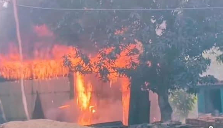 নাসিরনগরে জোড়া খুনের জেরে ব্যাপক হামলা ও অগ্নিসংযোগ, পুরুষশূন্য গ্রাম