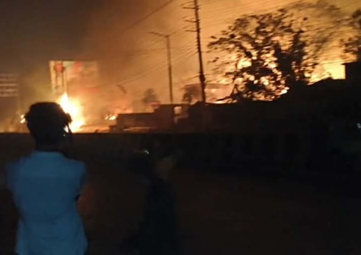 কক্সবাজারে এলপিজি পাম্পে ভয়াবহ আগুন: গ্যাস ছড়িয়ে পড়ায় এলাকায় আতঙ্ক