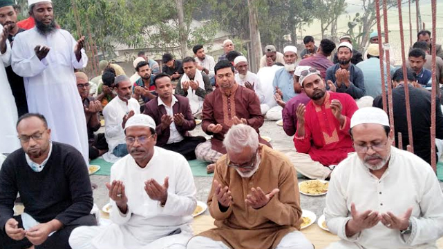 ধুনটে মুসুল্লীদের সম্মানে বিএনপি নেতার ইফতার