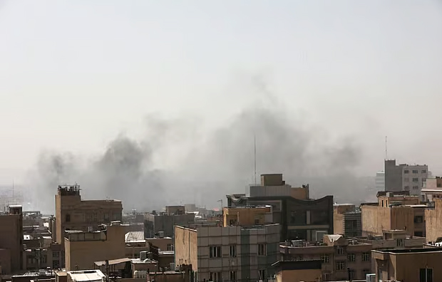 ট্রাম্পের ‘সহজ বিজয়ে’র সমীকরণ কি তবে ভুল হতে চলেছে?