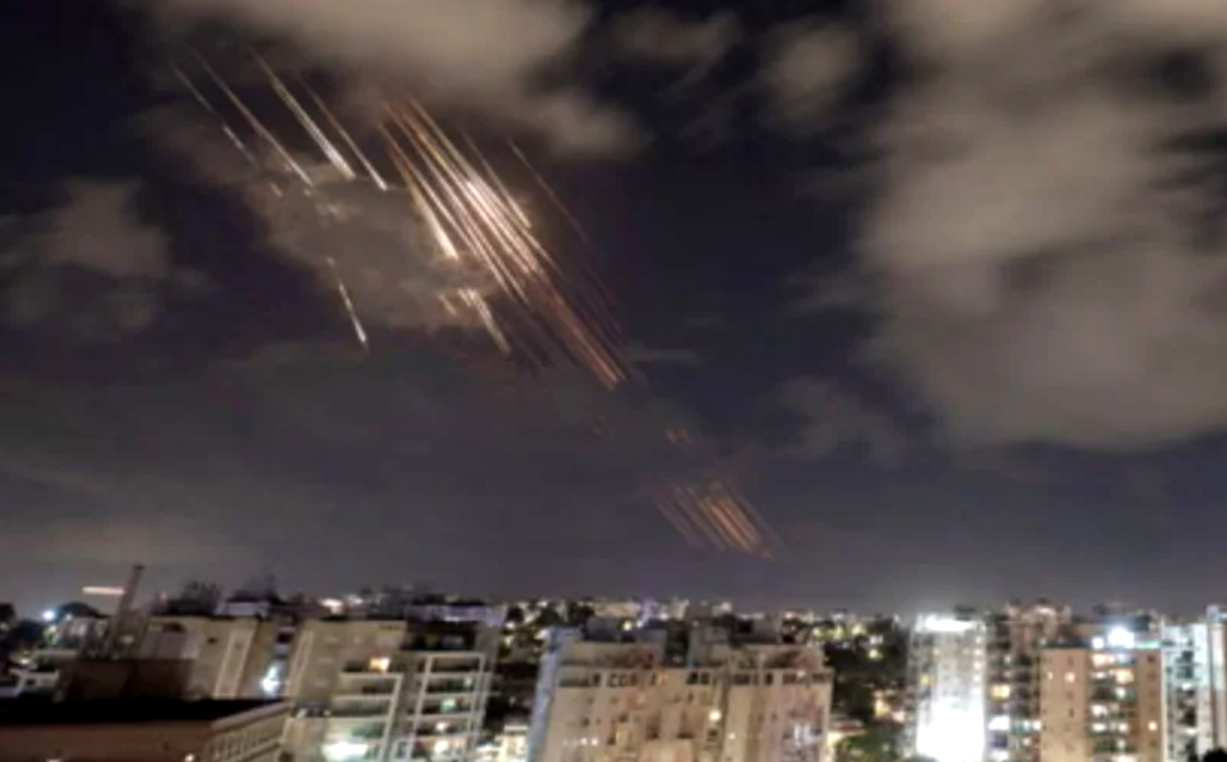 ইরানকে কঠোর আঘাতের হুঁশিয়ারি ট্রাম্পের