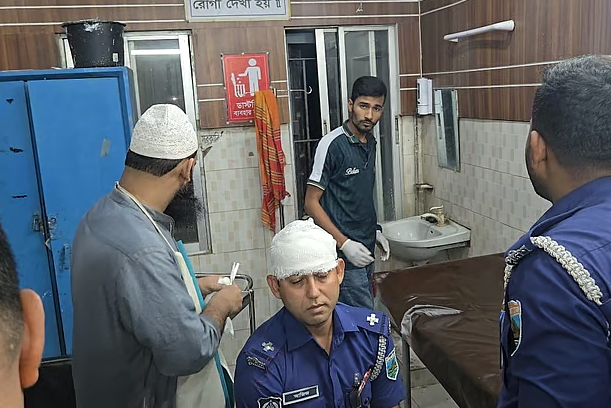 গুরুদাসপুরে বিএনপির দুইপক্ষের সংঘর্ষ-ভাঙচুর, পুলিশ সদস্য আহত