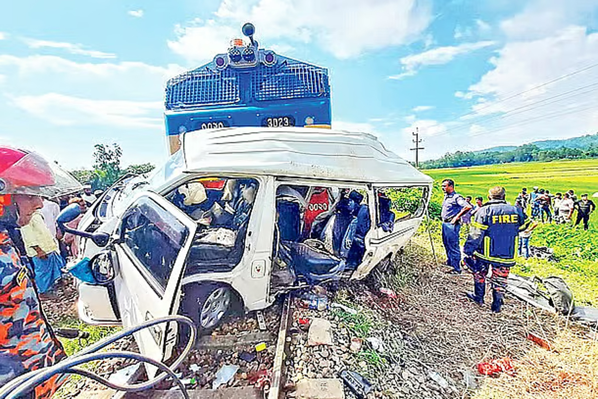 রেলের ৮টি বড় দুর্ঘটনায় মৃত্যু ৬৭, গেটম্যান-চালকদের শাস্তি দিয়ে দায় সাড়ছে রেলওয়ে