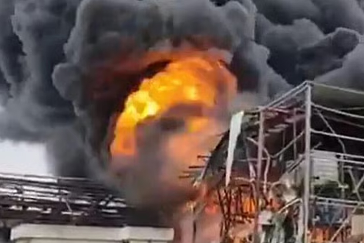 ইরানের ক্ষেপণাস্ত্র হামলায় ইসরায়েলি শিল্পাঞ্চলে ভয়াবহ অগ্নিকাণ্ড