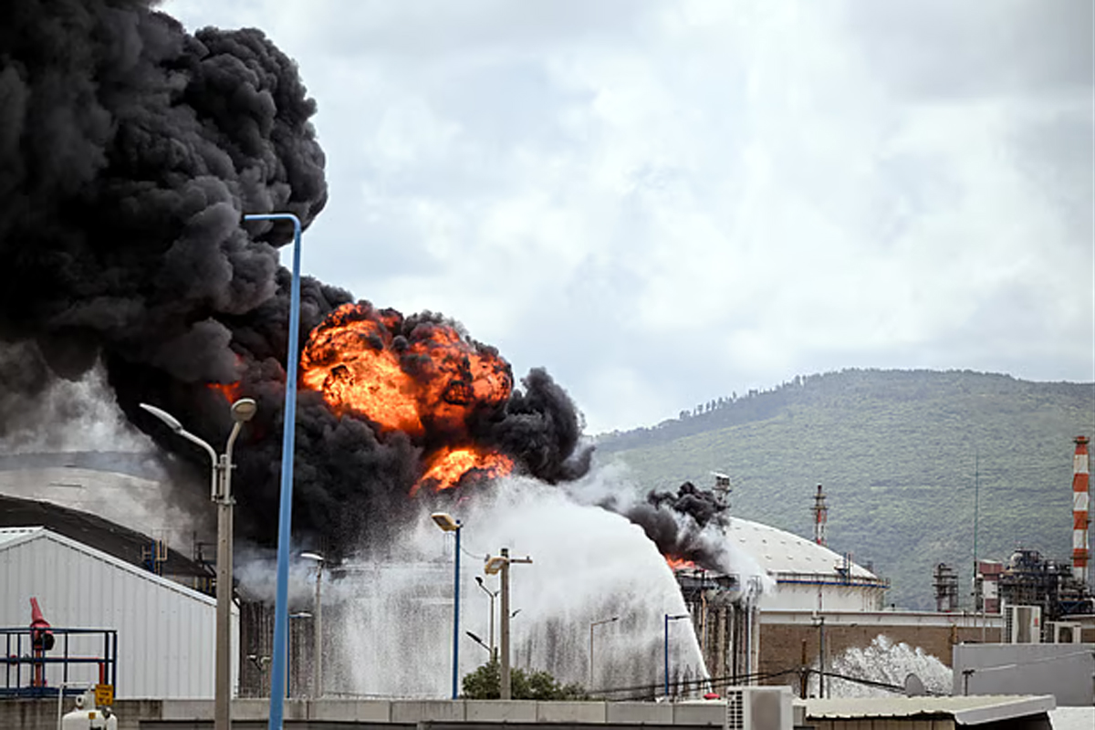 দুবাই উপকূলে কুয়েতি জাহাজে ড্রোন হামলা, অল্পের জন্য রক্ষা পেল সাগরের পরিবেশ