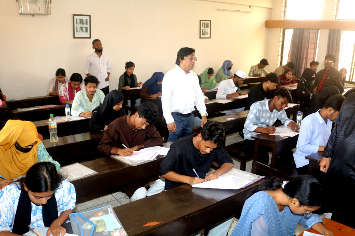 গোবিপ্রবিতে গুচ্ছের ‘বি’ ইউনিটের ভর্তি পরীক্ষা সম্পন্ন, উপস্থিতির হার ৮৩ শতাংশ