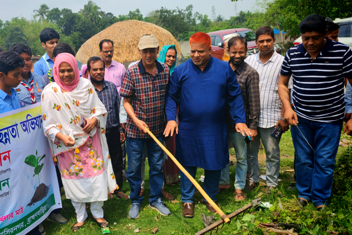পরিচ্ছন্নতা ও বৃক্ষরোপণ অভিযানের উদ্বোধন