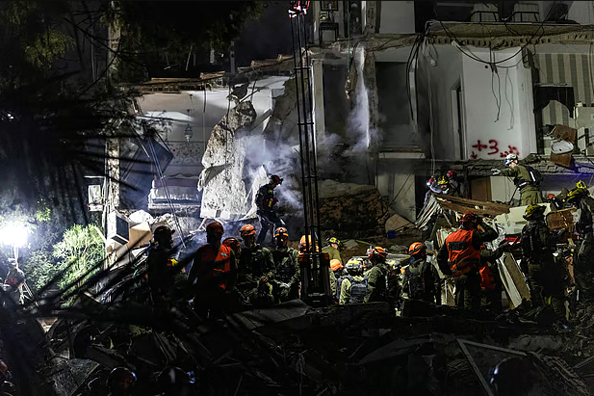 হাইফায় ইরানি ক্ষেপণাস্ত্র হামলা: ধ্বংসস্তূপ থেকে ২ জনের মরদেহ উদ্ধার