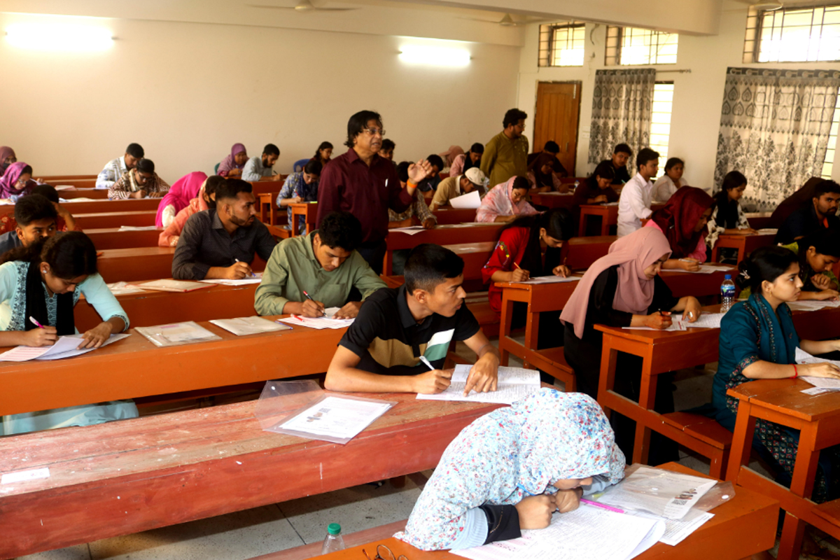 গোবিপ্রবি কেন্দ্রে গুচ্ছের ‘এ’ ইউনিটের পরীক্ষা শেষ, উপস্থিতির হার ৭৮ শতাংশ