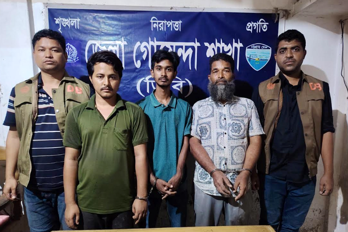 বসতবাড়িতে ১২০০ লিটার পেট্রোল মজুত, গ্রেপ্তার ৩