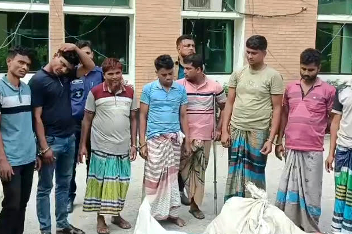 বড়াইগ্রামে সাব-স্টেশনে ডাকাতি: ১৩ দুর্ধর্ষ ডাকাত আটক, লুণ্ঠিত ব্যাটারি ও ট্রাক উদ্ধার