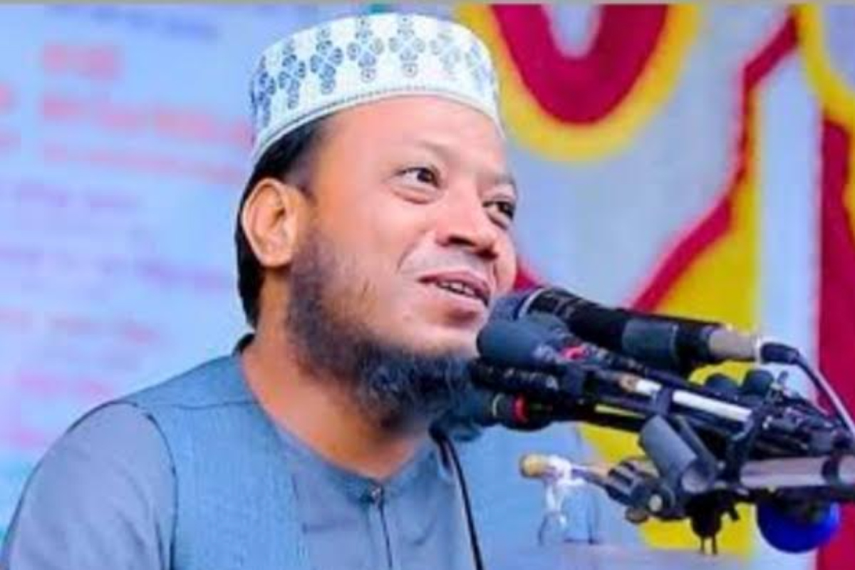 মন্ত্রী টুকুকে ‘নাস্তিক’ বলে কটূক্তি: কুষ্টিয়ার এমপি আমির হামজার বিরুদ্ধে গ্রেপ্তারি পরোয়ানা