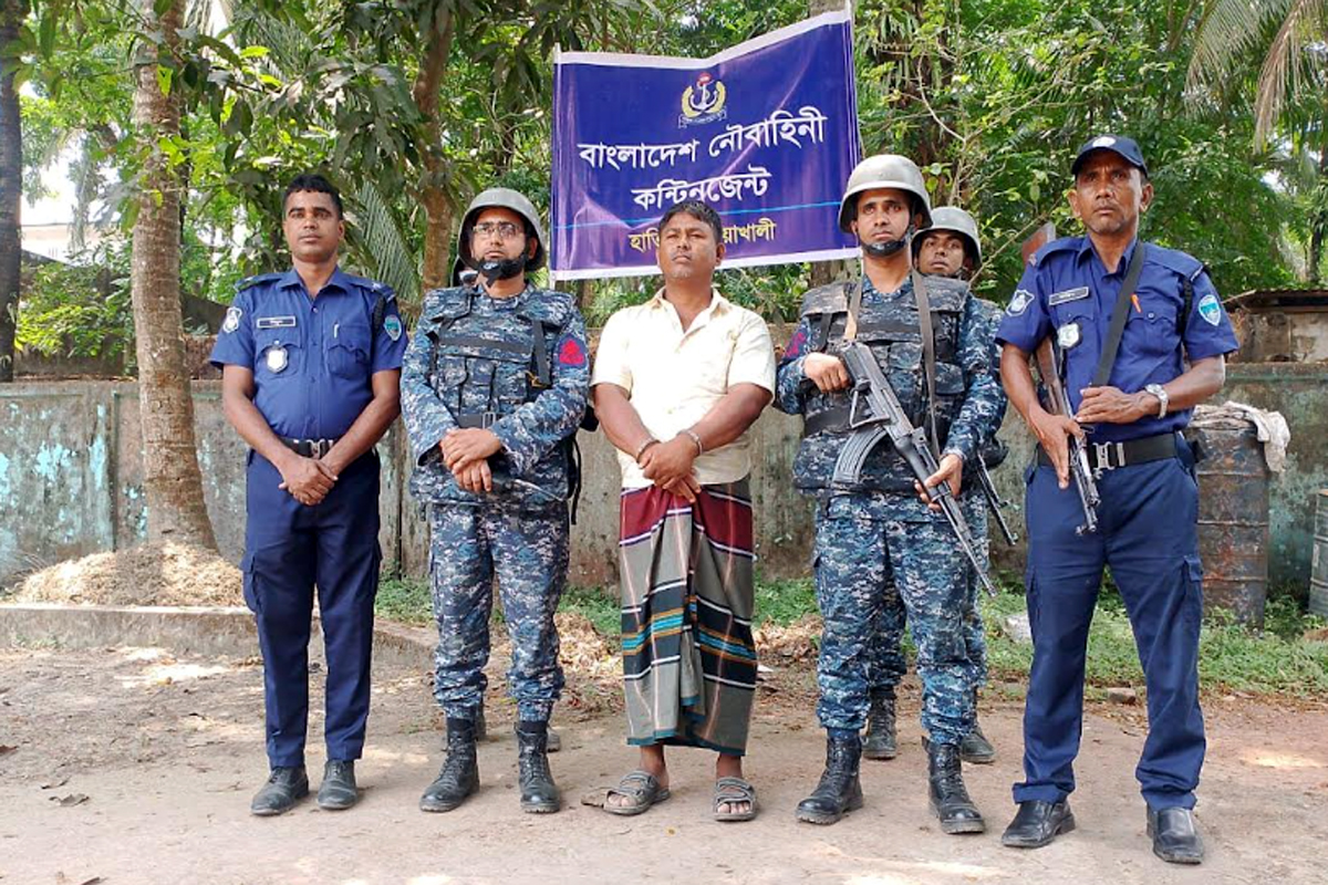 হাতিয়ায় নদীর ঘাটে লুকানো ২৭শ লিটার ডিজেল জব্দ, গ্রেপ্তার ১