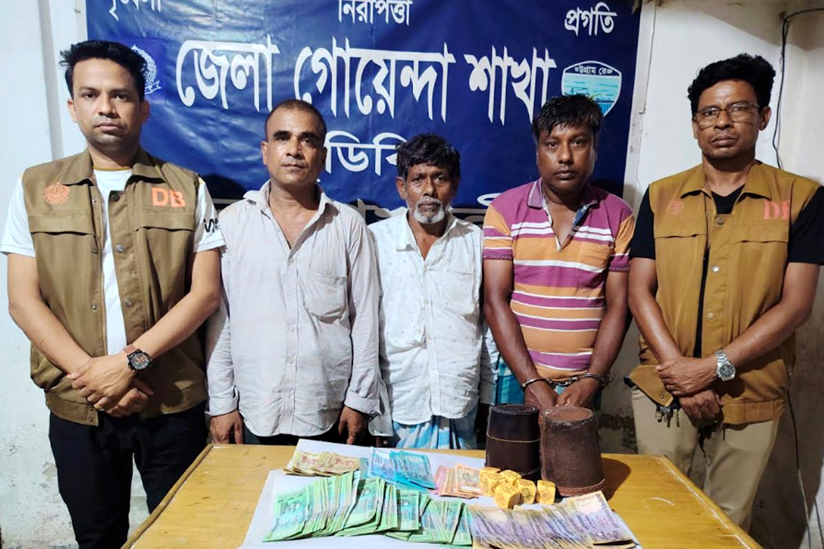 মাছের আড়তে জুয়ার আসর, নগদ টাকাসহ গ্রেপ্তার ৩