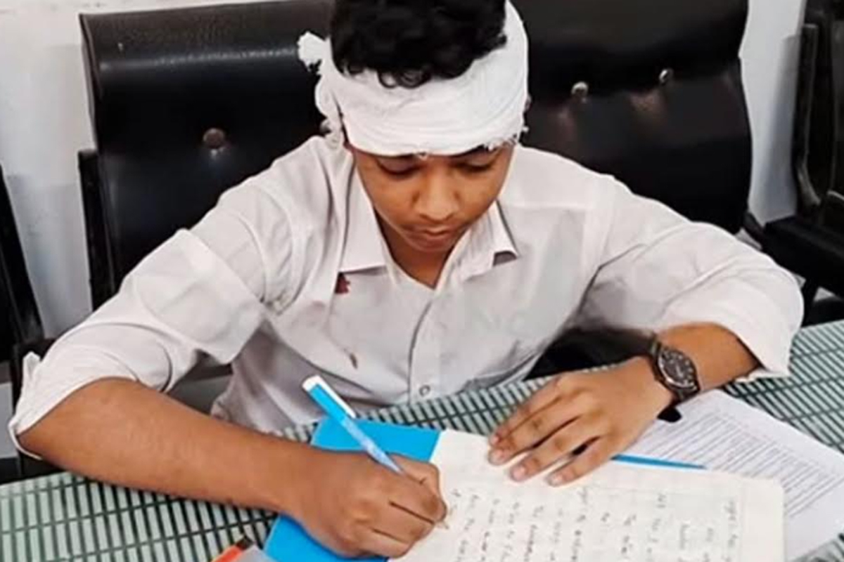 পরীক্ষার হলে ফ্যান ছিঁড়ে মাথায় পড়ল শিক্ষার্থীর, রক্তাক্ত হয়েও দিলেন পরীক্ষা