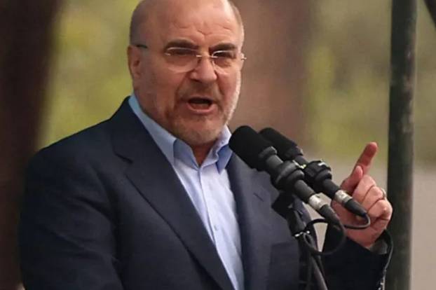 ট্রাম্পের ‘বিস্ফোরণ’ তত্ত্ব নিয়ে তেহরানের উপহাস: তেলের বাজারে আগুনের শঙ্কা