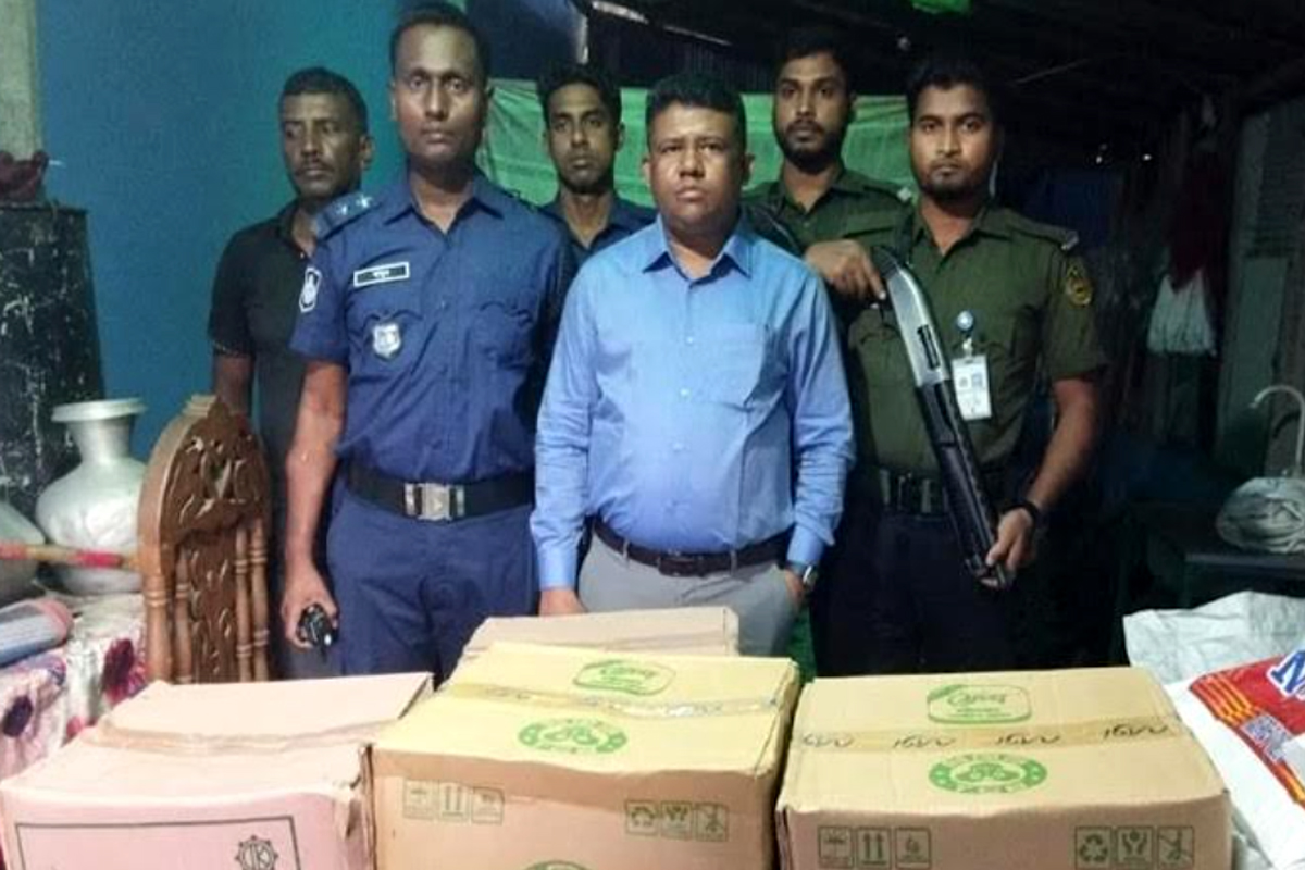 চাটখিলে টিসিবির পণ্য গুদামজাত: ডিলারকে জরিমানা ও লাইসেন্স বাতিলের সুপারিশ
