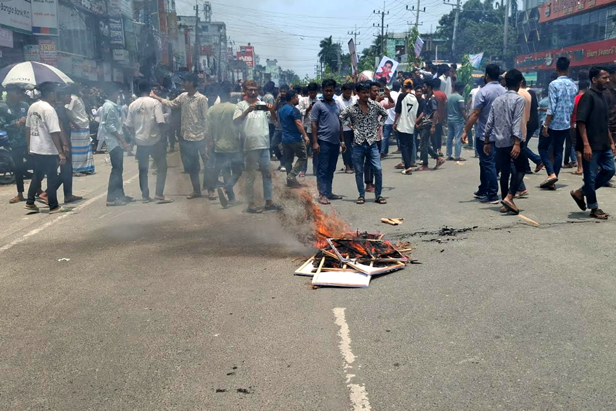 নোয়াখালীতে ছাত্রদলের অগ্নিগর্ভ বিক্ষোভ: নাছির অবাঞ্ছিত, ১০ নেতার পদত্যাগ