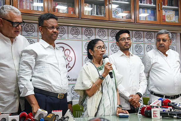'আমরা হারিনি, লুটের শিকার হয়েছি, পদত্যাগ করবো কেন?’: সংবাদ সম্মেলনে মমতা