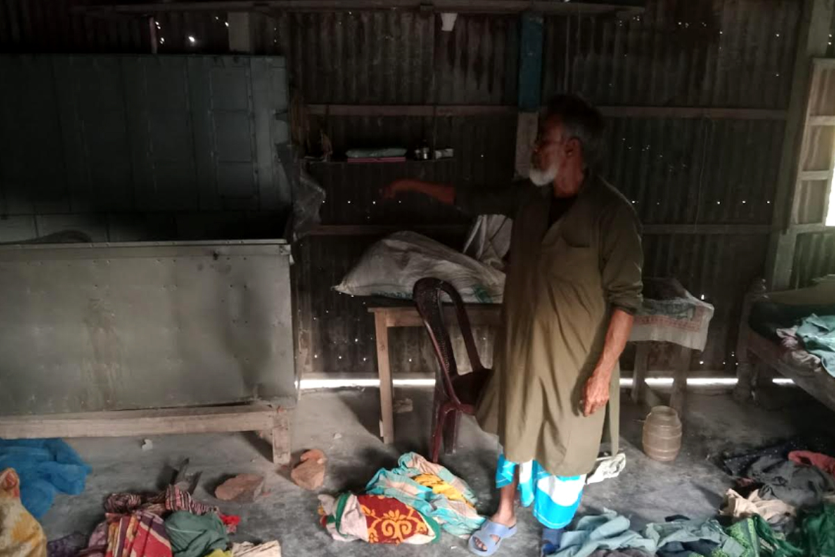 চিলমারীতে জমি নিয়ে বিরোধে বাড়ি-ঘর ভাঙচুর